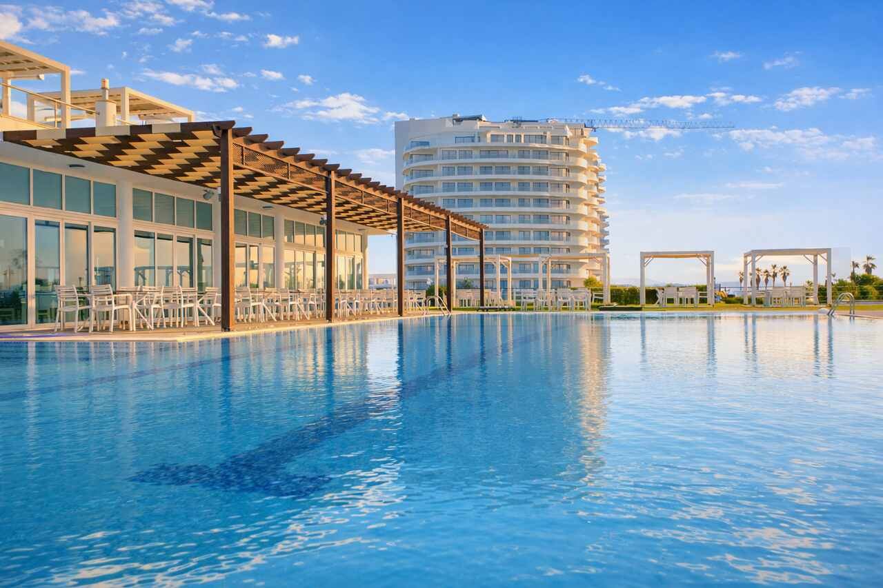 Stan’in Kuzey Kıbrıs’tan Yunanistan’a Uzanan Gayrimenkul Yolculuğu