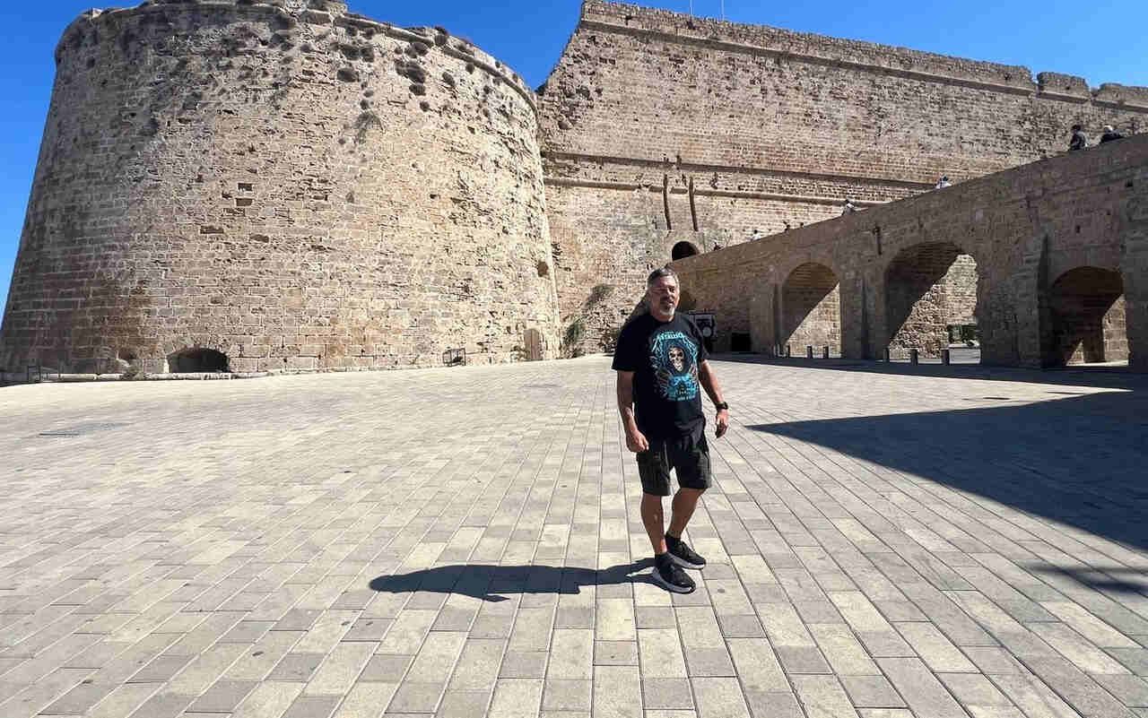 Liman ile Dağlar Arasındaki Girne