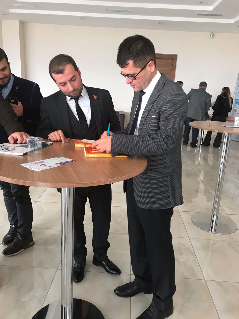 "Türk işi ikna kitabı"  yazarı Erdem KARAGÖZ'ün sunduğu "Satışta ikna teknikleri" eğitimine katıldık.