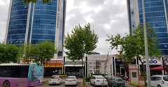 Mimari Tasarımıyla Hazır: Hukukçular Towers ’ta Seminer Salonlu Kiralık VIP Ofis Katı