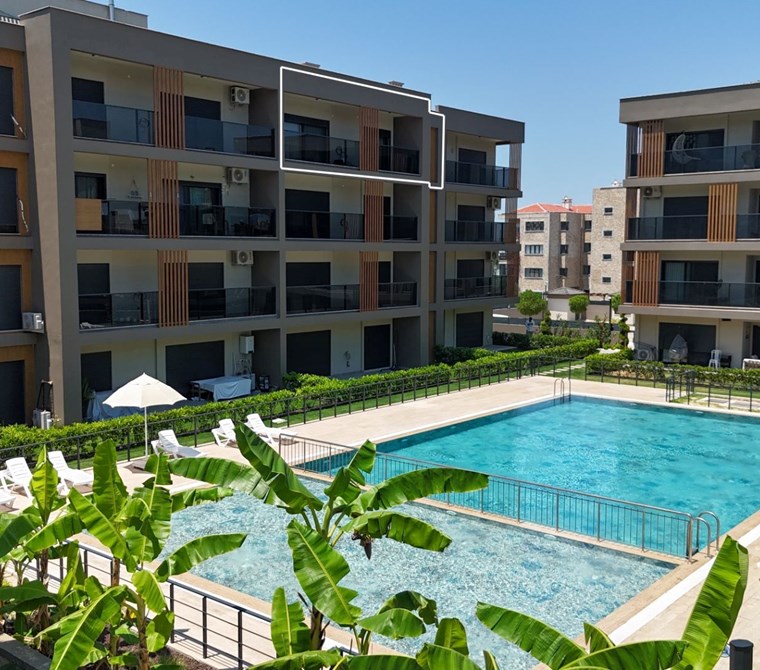 KUŞADASI DAVUTLAR'DA SİTE İÇERİSİNDE HAVUZLU 2+1 YENİ DAİRE