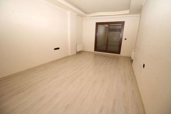 genç binada asansörlü otoparklı ebeveyn banyolu