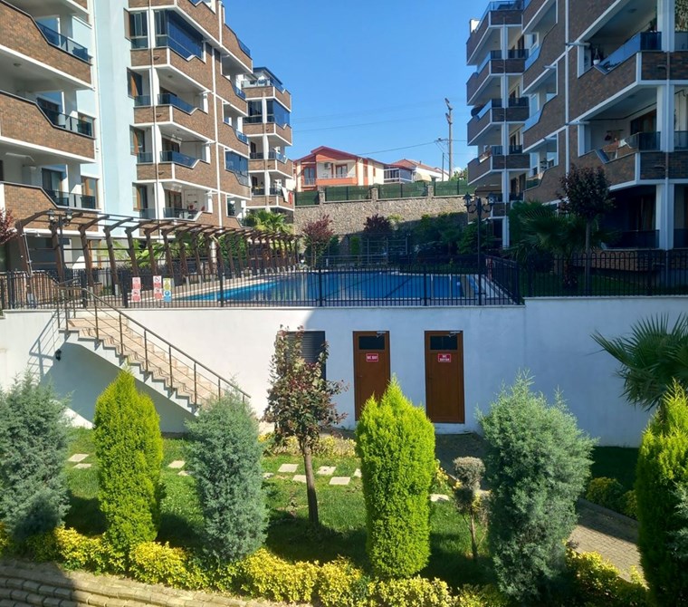 GÖLCÜK OLKAR SAFİR SİTESİNDE ÇOK ÖZEL 4+1 GENİŞ ARA KAT DAİRE