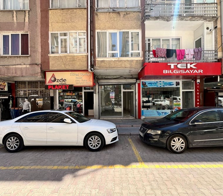 AKDAMAR - Eski Adliye Karşısı Satılık 25m² Dükkan !