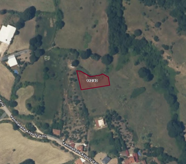 Biga Yenimahalle'de köy yerleşik alanında 1.118 m² arsa