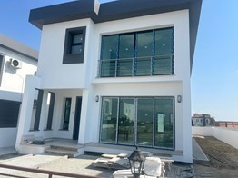 LEFKOŞA YENİKENTDE SATILIK TÜRK KOÇANLI 220M2'DEN DUPLEX 4 +1 VİLLA. BANKA KREDİSİNE UYGUNDUR.