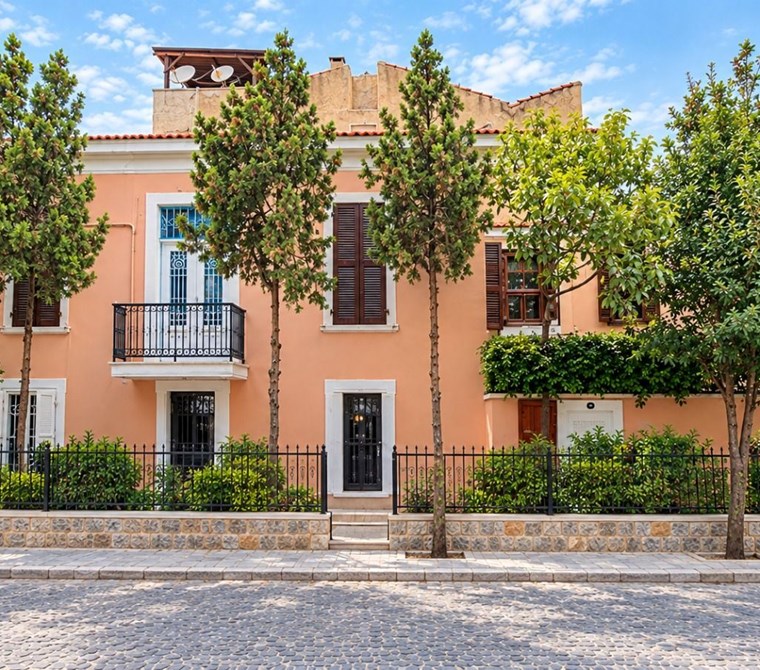 Historic Mansion/Mansion for Sale in Güzelyalı-Küçükyalı Bridge Area