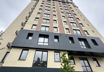 KADIKÖY MERDİVENKÖY'DE MİNİBÜS CADDESİNE YAKIN 2+1 SATILIK DAİRE