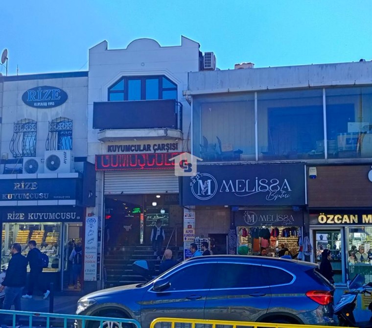 Üsküdar Kuyumcular Çarşısında Net 15m2 Boş Dükkan