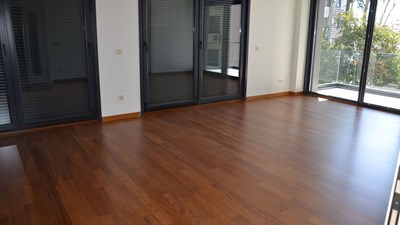 Caddebostan Büyük Kulüp Karşısında Balkonlu