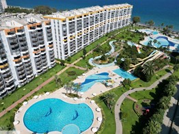 SANEM ÖRÜNK'TEN QUEENABA SİTESİNDE GÖLGE BLOKTA 1.KAT FUL EŞYALI SATILIK 3+1