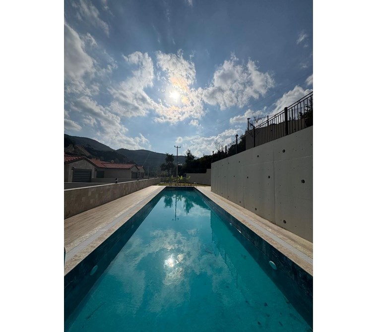 REALTY WORLD EFES GAYRİMENKUL'DEN SATILIK 3+1 DAİRE