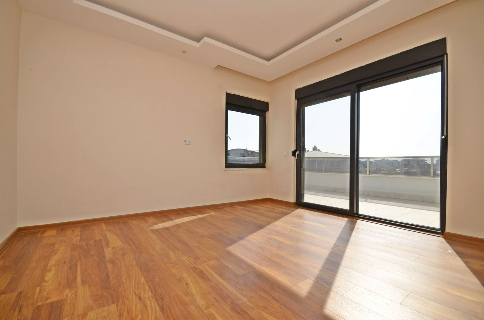 SPACIOUS 6+1 DUPLEX WITH SEA  CASTLE VIEWS IN A IN ALANYA OBA