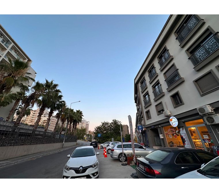 Karşıyaka Cumhuriyet Mahallesi Satılık 2+1 Daire