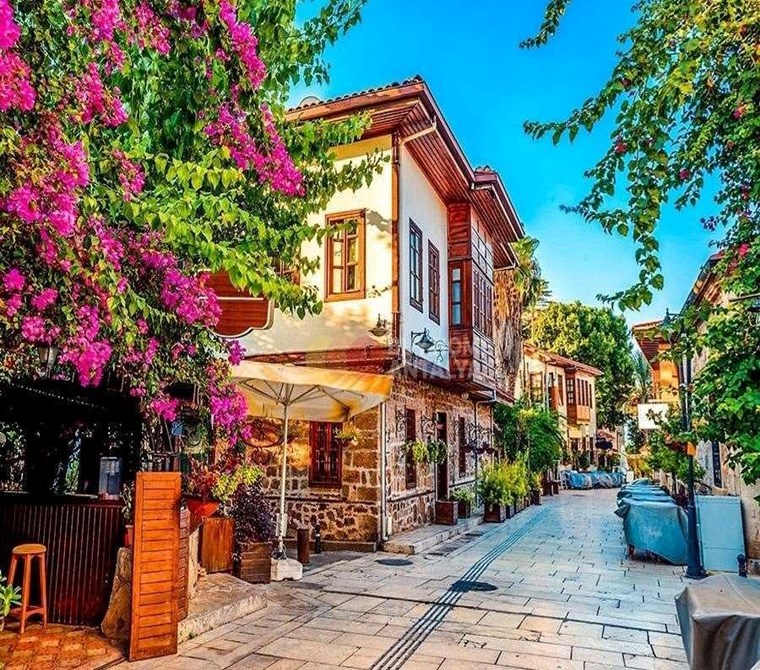 فرصت بی‌نظیر سرمایه‌گذاری و زندگی در کالیجی تاریخی، خانه مبله لوکس ۳ خوابه برای فروش