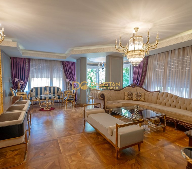 FLORYA ŞENLİKKÖY'DE ASANSÖRLÜ, KAPALI OTOPARKLI 4+1 ARAKAT DAİRE