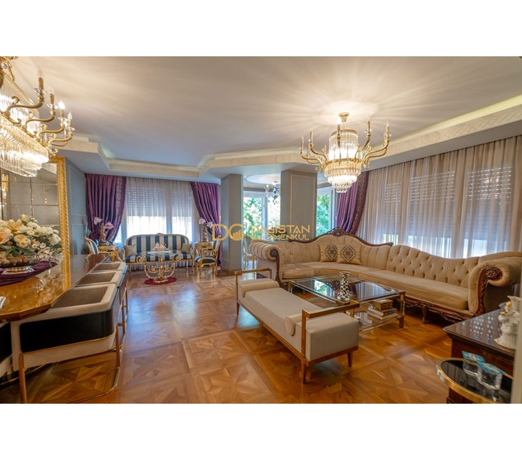 FLORYA ŞENLİKKÖY'DE ASANSÖRLÜ, KAPALI OTOPARKLI 4+1 ARAKAT DAİRE
