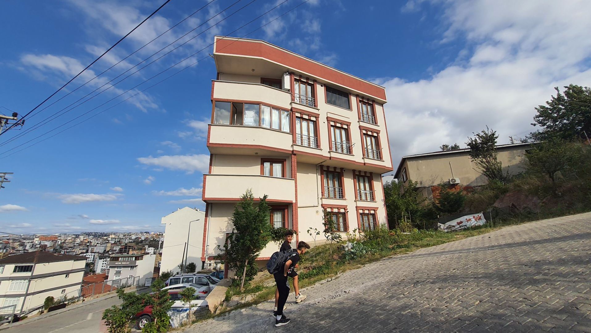 ŞENER GYD'DEN EŞYALI ARAKAT 1+1