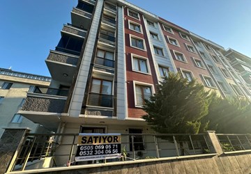BEYLİKDÜZÜ KAVAKLI'DA GİRİŞ KAT BAHÇE KULLANIMLI 1+1 DAİRE