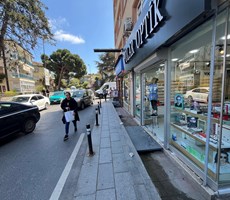 Çengelköy'yün Kalbinde Ana Cadde Cepheli Eşsiz Mağaza