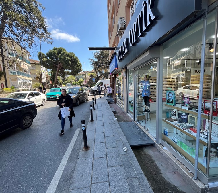 A unique shop with main street frontage in the heart of Çengelköy.