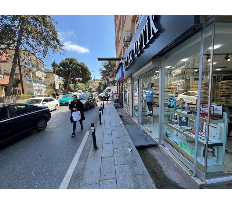 Çengelköy'yün Kalbinde Ana Cadde Cepheli Eşsiz Mağaza