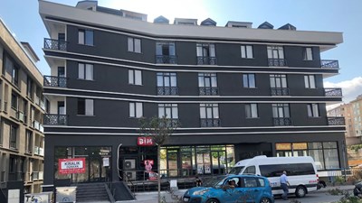 ATAŞEHİR, YEDİTEPE ve MARMARA ÜNİ. KARŞISI, 7/24 GÜVENLİKLİ YENİ BİNADA EŞYALI 1+1