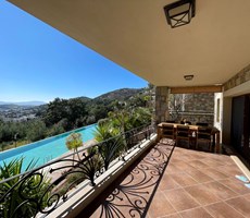 Bodrum Merkezde Havuzlu ve Güvenli Sitede Eşyalı Kiralık 2+1 Daire