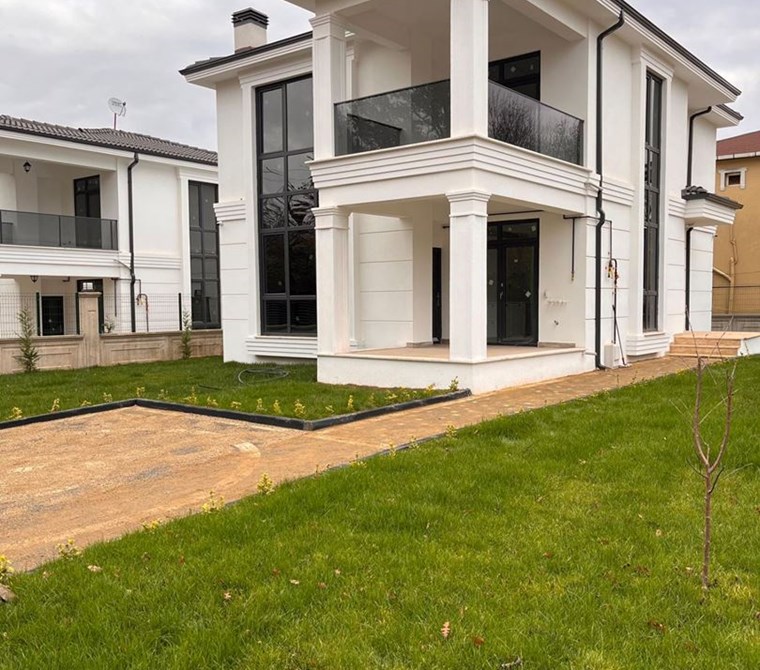 KARTEPE SARI MEŞE’DE 480 m² ARSA İÇİNDE TAM MÜSTAKİL, SIFIR LÜKS VİLLA