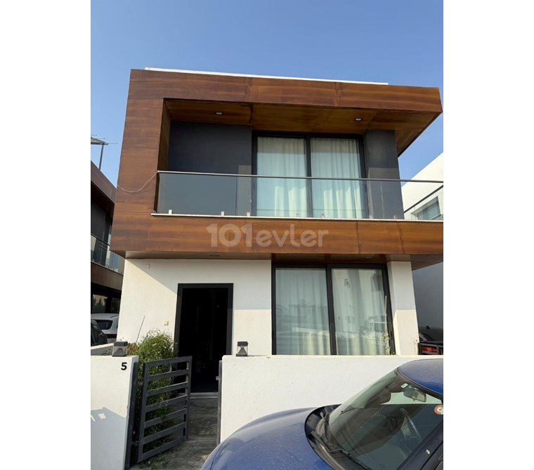 LEFKOŞA YENİKENT BÖLGESİNDE KİRALIK 3+1 FULL EŞYALI DUPLEX HAVUZLU VİLLA KİRASI İSE £2.500 DEN