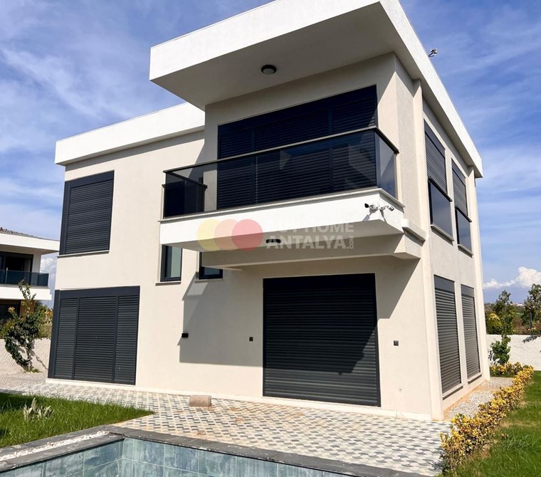 Antalya Manavgat Side'de Plaja ve Çarşıya Yakın, Vatandaşlığa Uygun Satılık Lüks Villalar