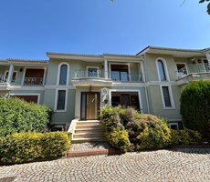 Bahçeşehir Banu Evlerinde Satılık 4,5+2 İnci Tipi Villa