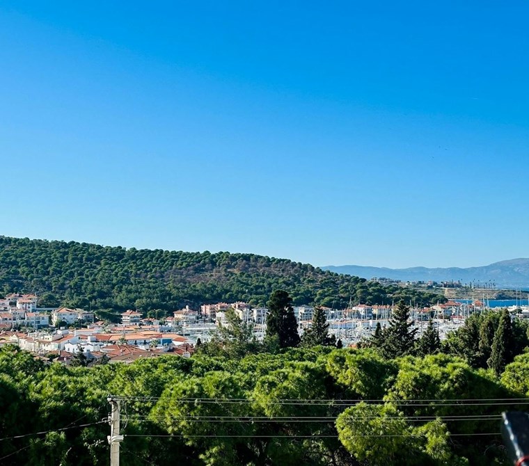 İzmir Çeşme Merkezde 4+2 Modern Satılık Daire