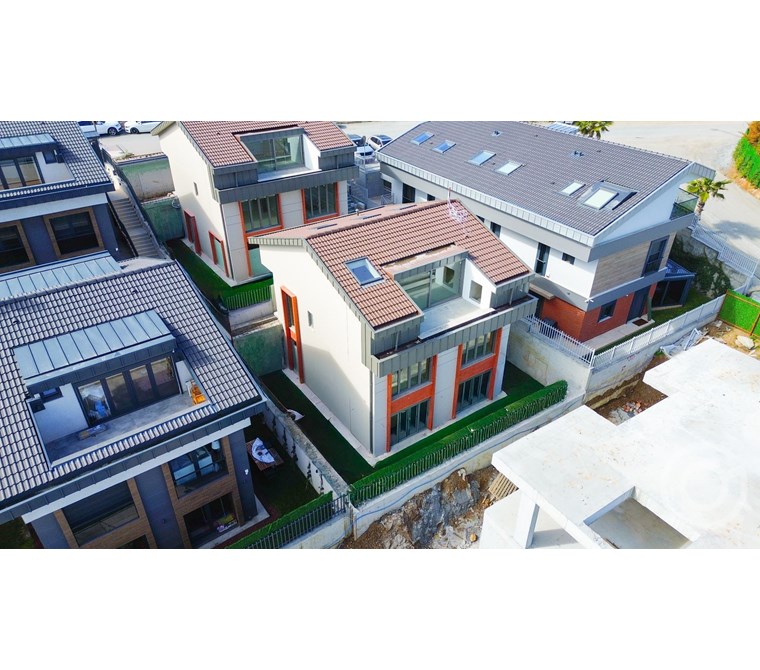 ZEKERİYAKÖY'ÜN MERKEZİNDE MÜSTAKİL 4.5+1 SIFIR SATILIK VİLLA