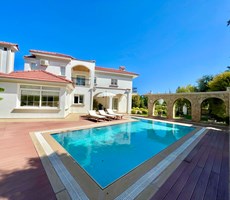 Girne Bellapais Bölgesinde Çok özel Satılık 3+2 Villa !