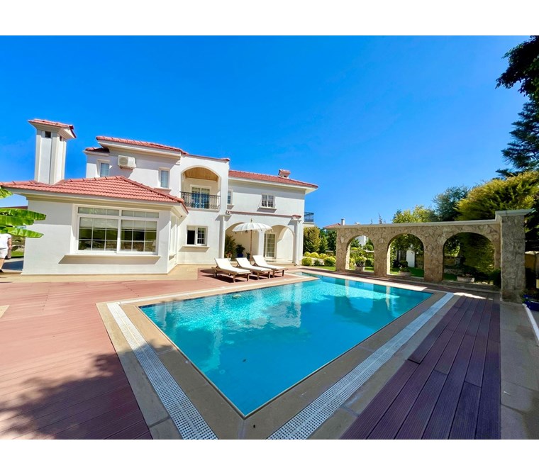 Girne Bellapais Bölgesinde Çok özel Satılık 3+2 Villa !
