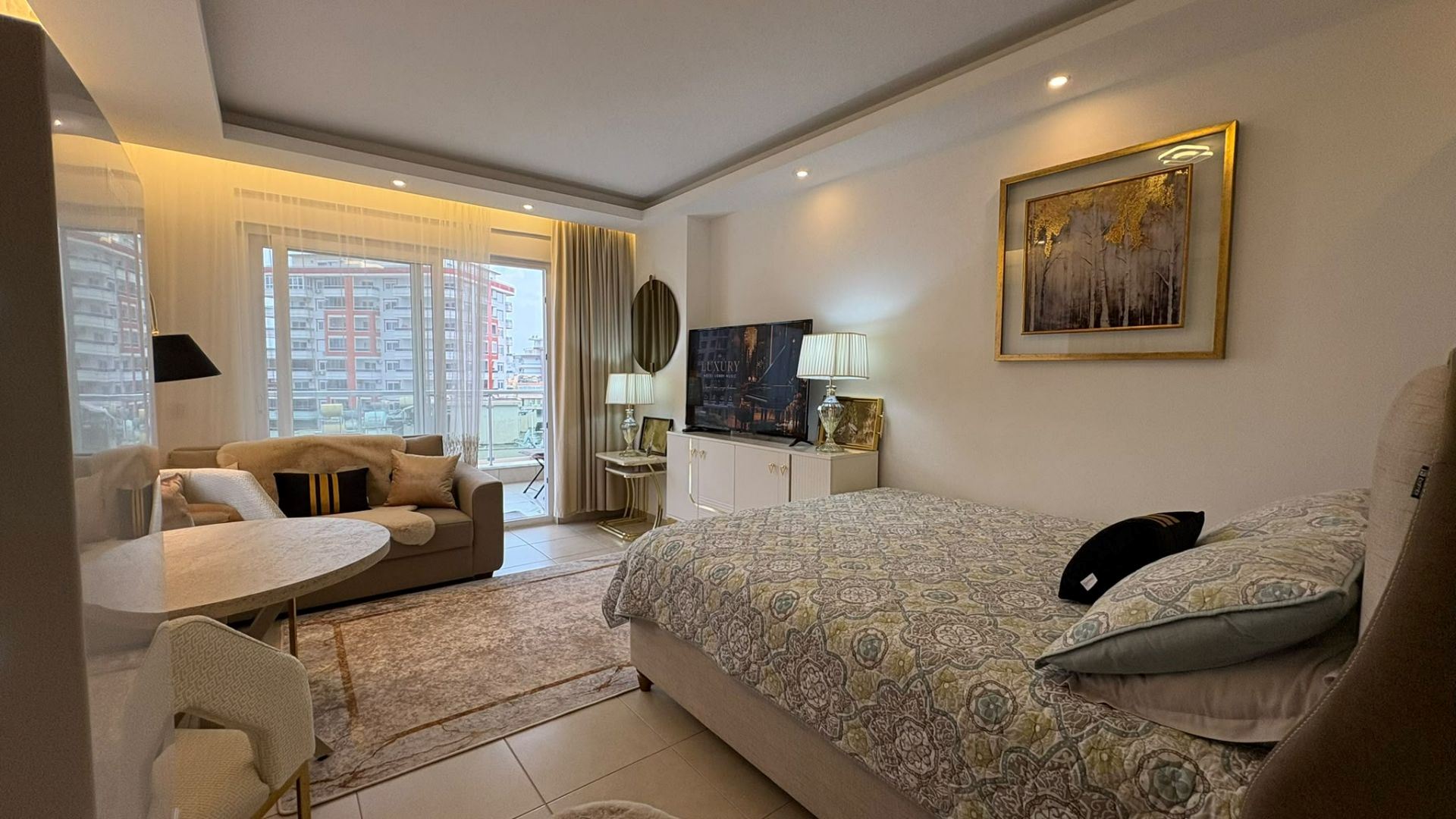 ALANYA MAHMUTLARDA DENİZE 500 M ULTRA LÜKS EŞYALI 1+0 SATILIK DAİRE