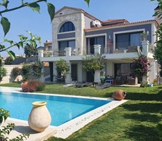 İzmir Çeşme Ovacık Havuzlu Müstakil Satılık Lüks Villa Taş Ev