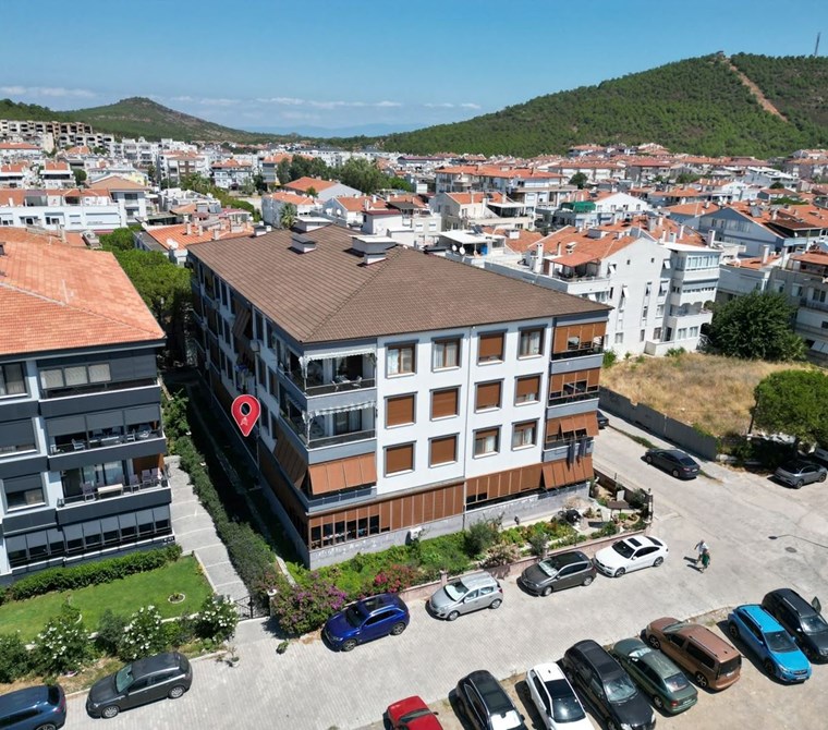 ALTIN EMLAKTAN SARIMSAKLIDA SATILIK DENİZE YAKIN 1+1 DAİRE