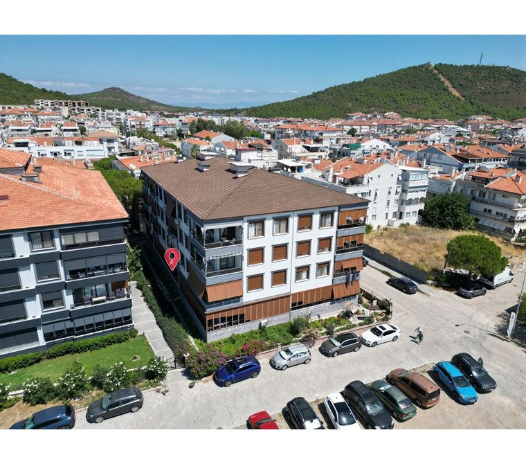 ALTIN EMLAKTAN SARIMSAKLIDA SATILIK DENİZE YAKIN 1+1 DAİRE
