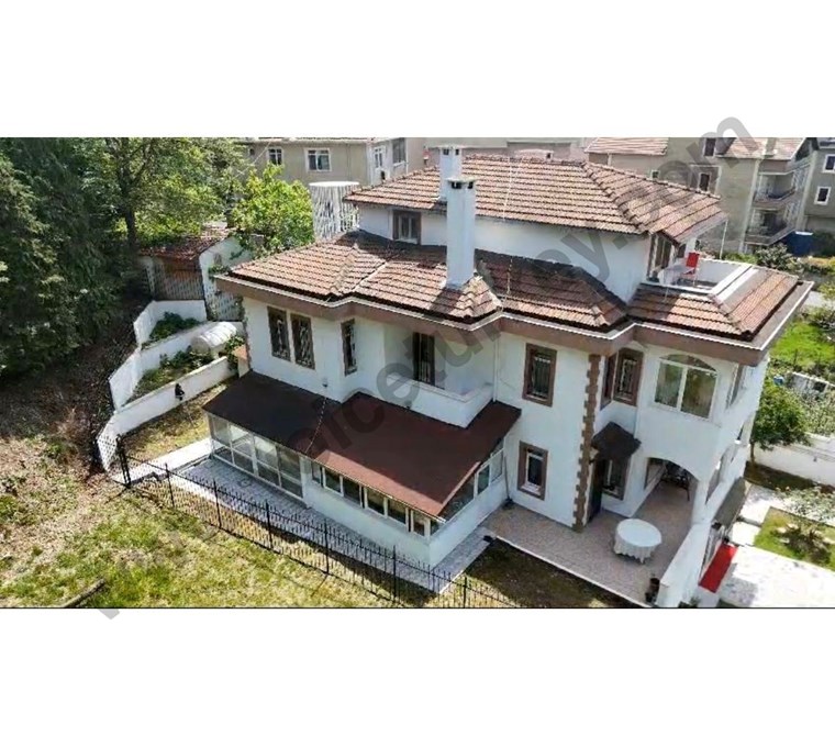 BELGRAD ORMANINA KOMŞU MÜSTAKİL SATILIK VİLLA FIRSATI