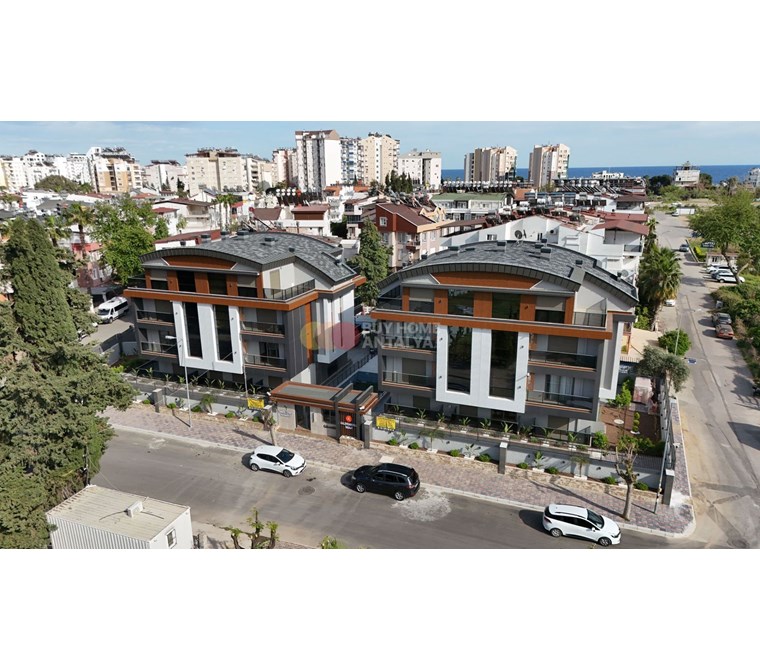 Antalya Konyaaltı'nda Plaja Sadece 400 m Lüks Sitede Satılık Eşyalı Lüks Daireler | Kapalı Otoparklı