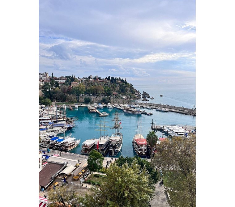 ANTALYA MERKEZDE YATIRIM FIRSATI: 15 KATLI, TURİZM BELGELİ, CİRO POTANSİYELLİ FAAL OTEL