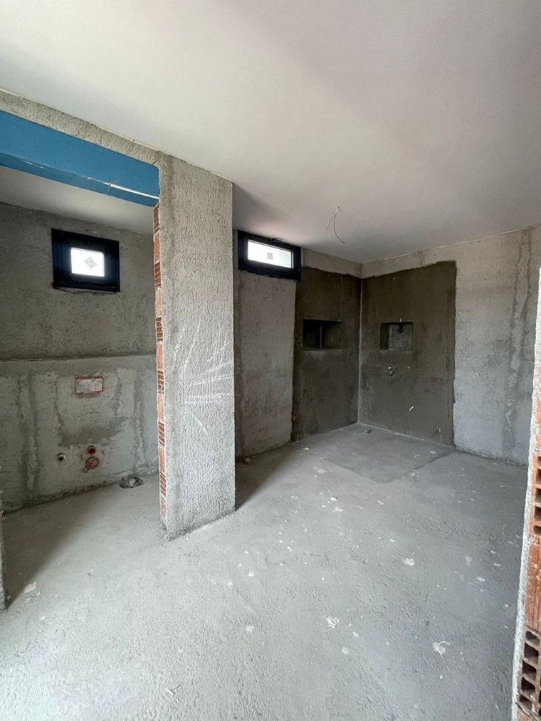 İzmir Menderes Küner'de Natamam Müstakil Ev ve 2000m2 Arsa
