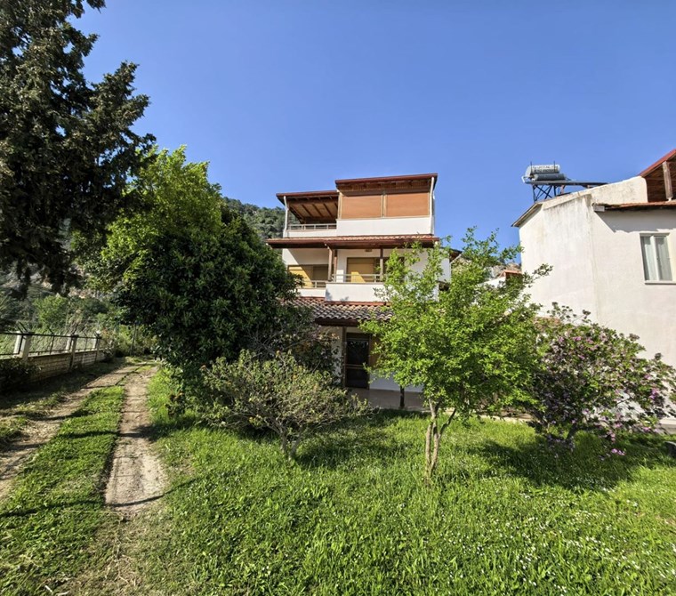 Sarıgerme Akdeniz Evleri’nde Doğa ile İç İçe Satılık 2.5 Katlı Satılık Yazlık