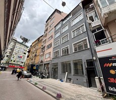 İZMİT ÇARŞI MERKEZDE YENİLENMİŞ KİRALIK 80 m² BODRUMLU DÜKKAN