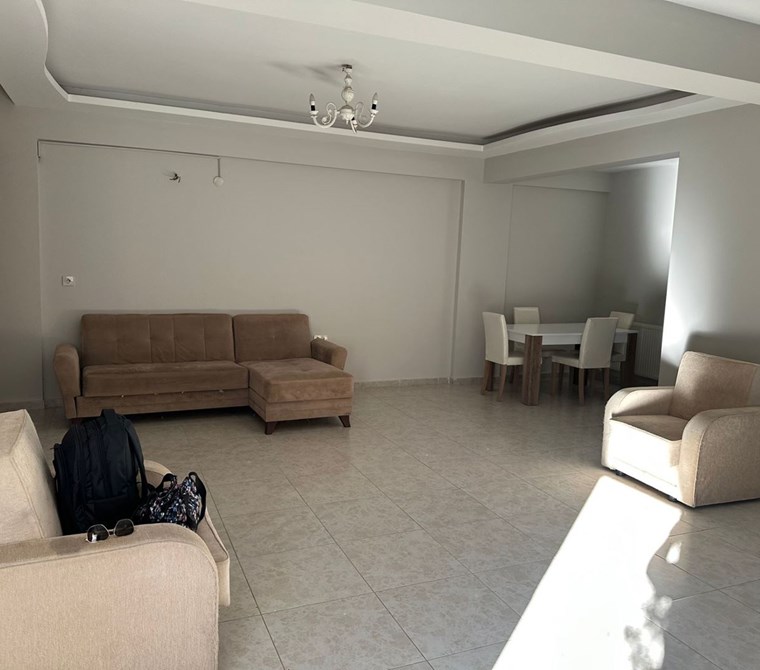 Buca Hürriyet Mahallesi'nde, Caddeye Yakın, Müstakil Girişli, Bahçeli, Bacalı, Kiralık Daire