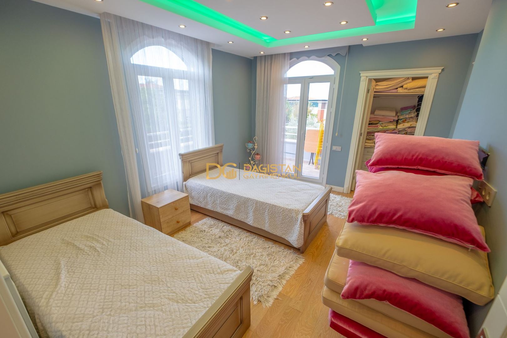 Property-photo