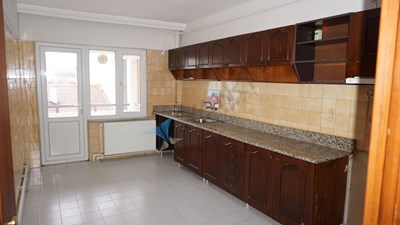 TEKİRDAĞ, HÜSEYİN PEHLİVAN CADDESİNDE 3+1 KİRALIK DAİRE