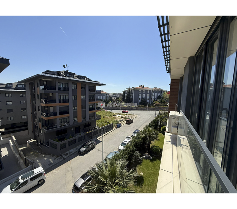 ÇENGELKÖY MEVSİM İSTANBUL SİTESİNDE BAKIMLI 3+1 SATILIK DAİRE!..